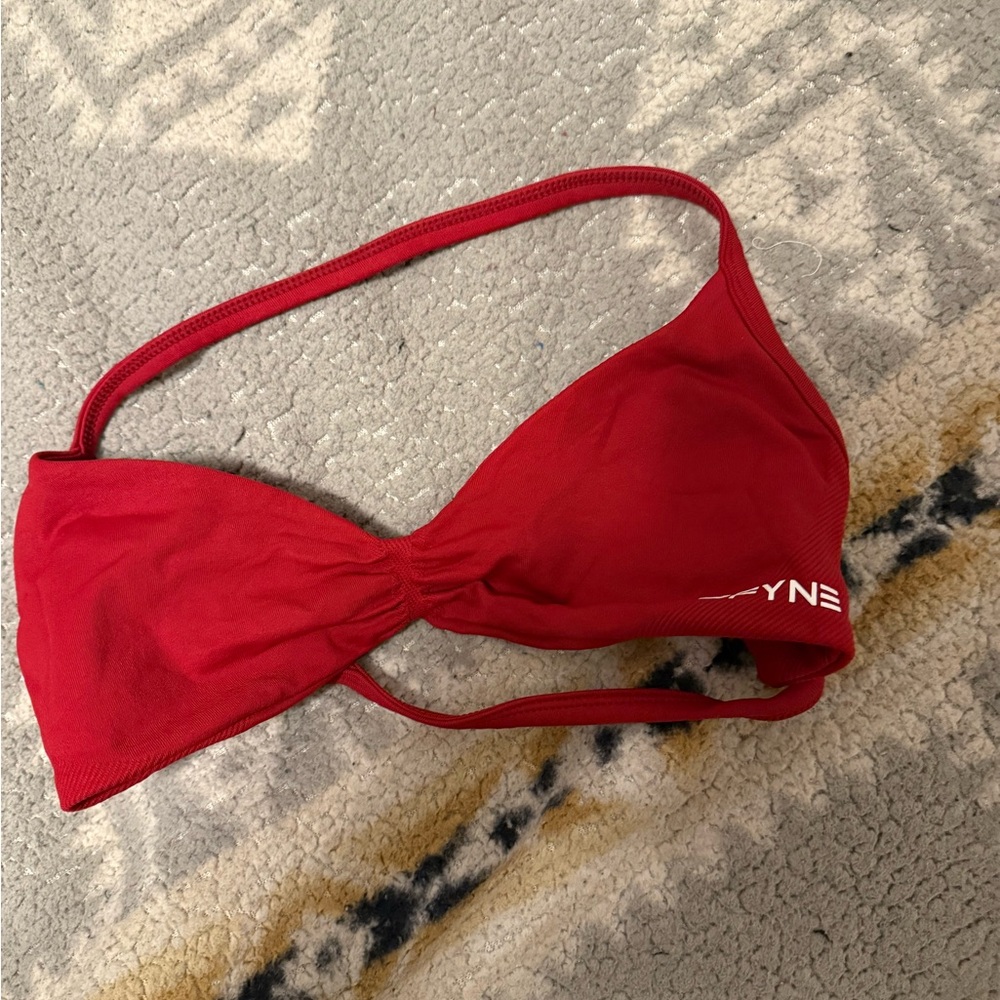 DFYNE sports bra